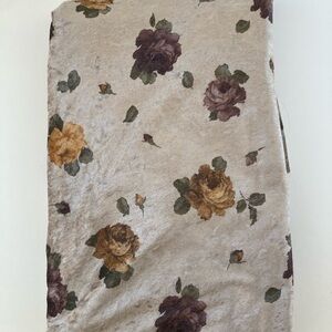Elegant Floral Patterned Shiny Stretch Fabric Flowers Soft to the touch